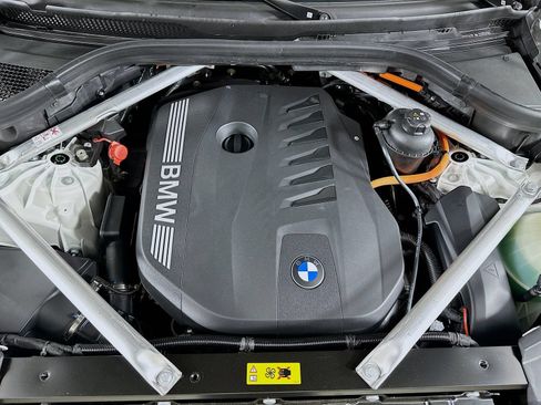 New 2026 BMW X5 xDrive50e w/ Premium Package AWD/4WD image 13