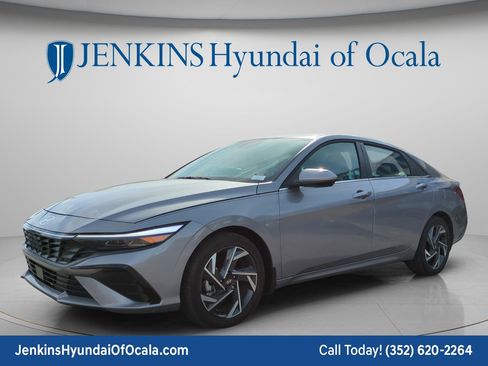 Certified 2025 Hyundai Elantra SEL FWD image 7