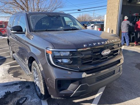 Used 2025 Ford Expedition Max Active image 2