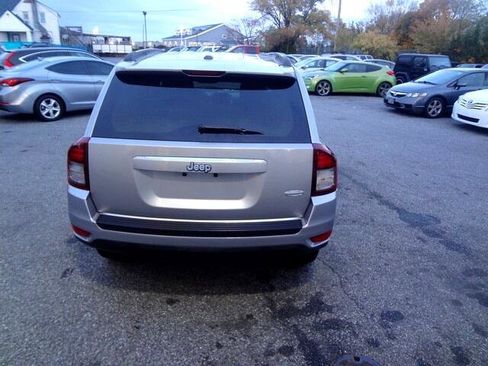 Used 2017 Jeep Compass Latitude image 6