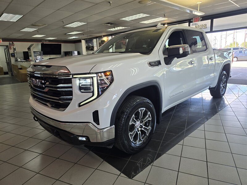 Used 2025 GMC Sierra 1500 SLT AWD/4WD image 1