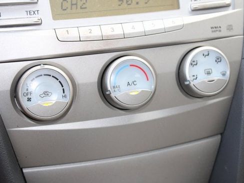 Used 2010 Toyota Camry image 16