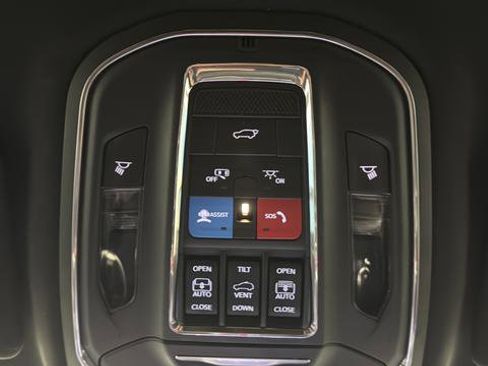 Used 2024 Jeep Grand Cherokee L Limited w/ Black Appearance Package AWD/4WD image 34
