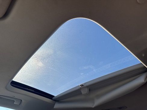 Used 2018 Chevrolet Traverse LT image 23