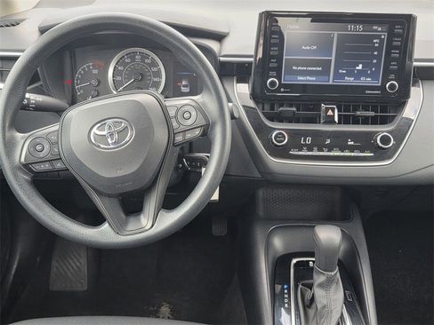 Used 2022 Toyota Corolla LE image 18