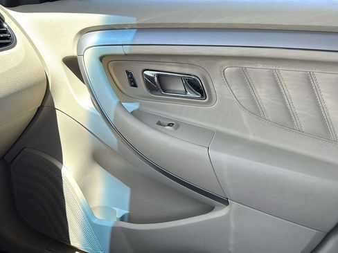 Used 2014 Ford Taurus SEL image 21