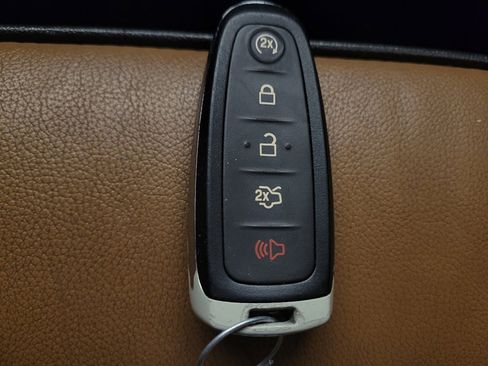 Used 2013 Lincoln MKX AWD image 32