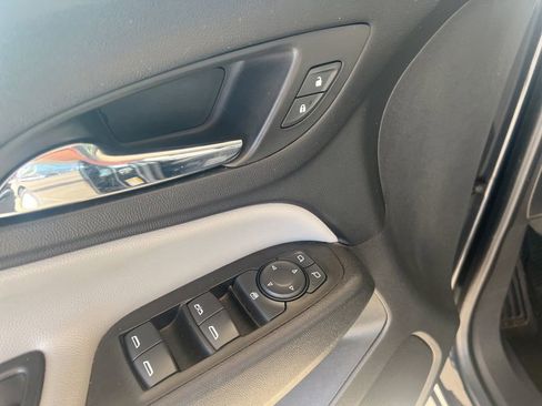 Used 2022 Chevrolet Equinox LS w/ Driver Confidence II Package image 13