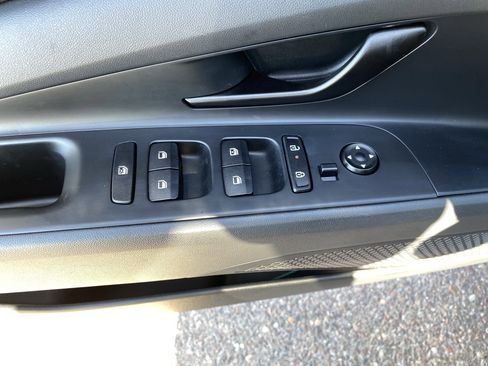 Certified 2025 Hyundai Elantra Sport image 18