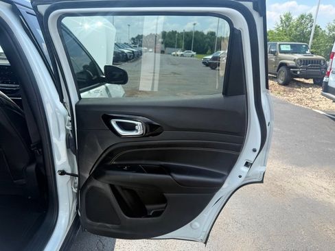 Certified 2022 Jeep Compass Latitude AWD/4WD image 45