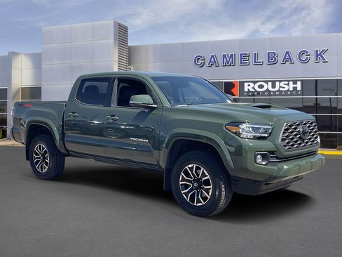 Used 2022 Toyota Tacoma TRD Sport w/ TRD Premium Sport Package AWD/4WD image 8