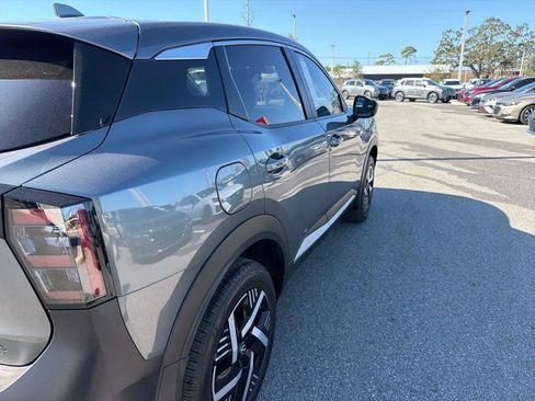 Certified 2025 Nissan Kicks SV image 9