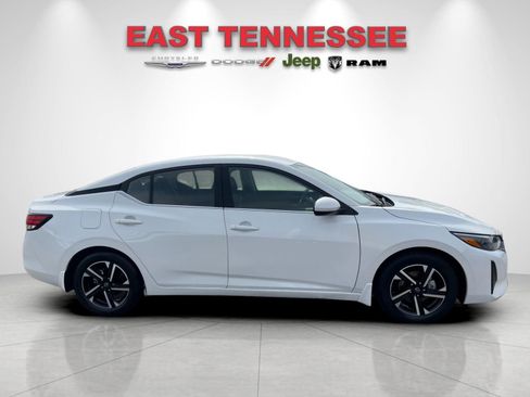 Used 2024 Nissan Sentra SV image 2