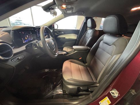 Used 2025 Chevrolet Trax LT image 28