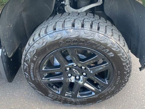 Certified 2025 Chevrolet Silverado 1500 Custom Trail Boss w/ LPO, Dark Essentials Package image 12