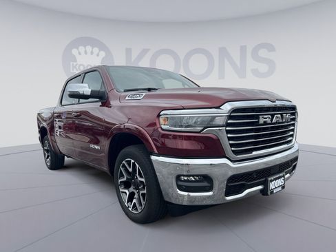 Used 2025 RAM 1500 Laramie AWD/4WD image 18