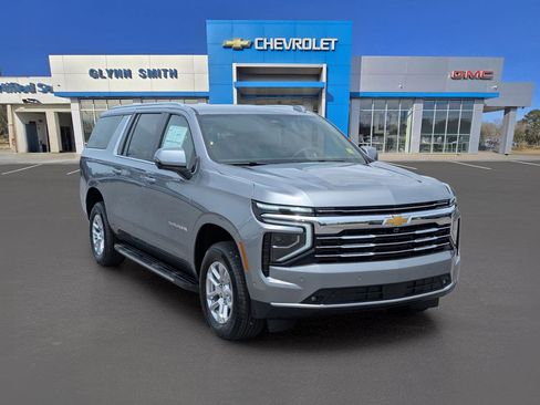 New 2026 Chevrolet Suburban LT w/ Comfort Package RWD image 3