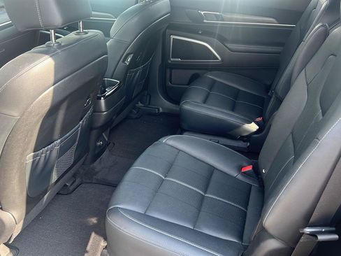 Used 2022 Kia Telluride EX w/ EX Premium Package FWD image 12
