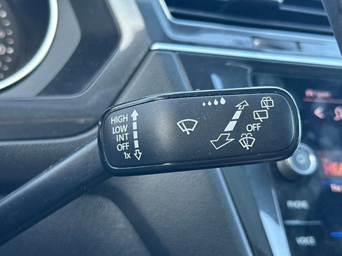 Used 2021 Volkswagen Tiguan SE R-Line w/ 3rd Row Seat Package AWD/4WD image 38