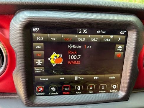 Used 2021 Jeep Gladiator Rubicon AWD/4WD image 12