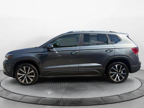 Certified 2023 Volkswagen Taos SE FWD image 4