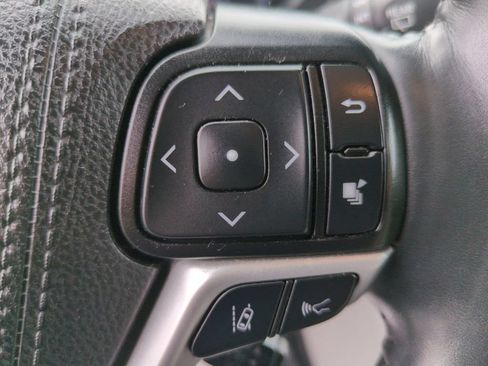 Used 2019 Toyota Highlander Limited Platinum AWD/4WD image 18