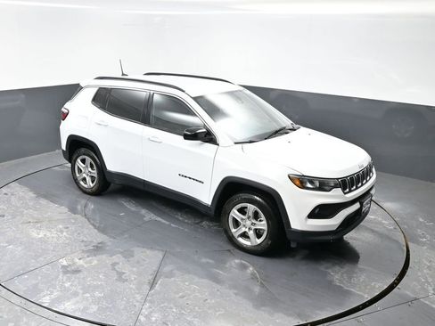 Used 2024 Jeep Compass Latitude image 41