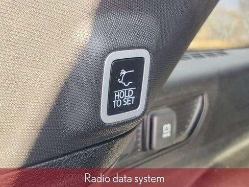 Used 2025 Jeep Grand Cherokee Limited w/ Black Appearance Package image 12