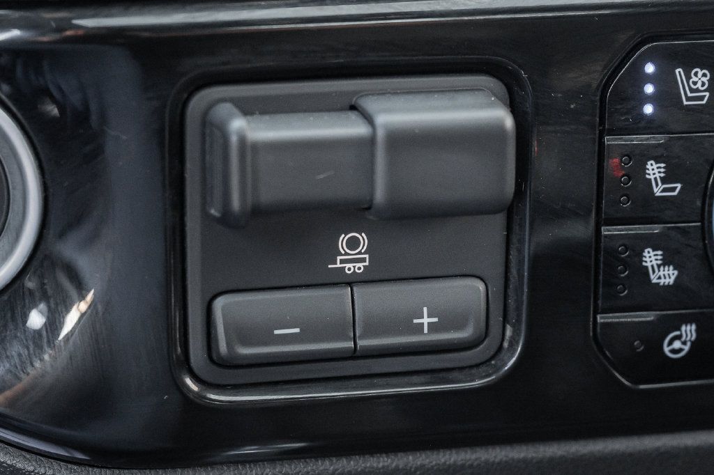 Used 2024 Chevrolet Silverado 1500 High Country RWD image 30