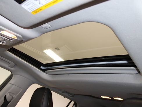 Used 2022 Toyota Highlander XLE image 52