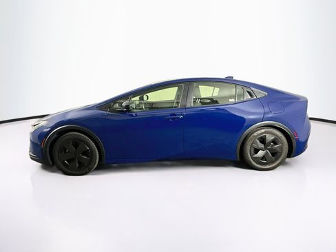 Used 2024 Toyota Prius LE FWD image 4