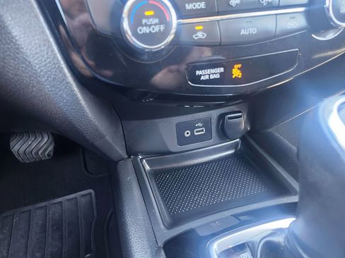 Used 2019 Nissan Rogue SV image 23