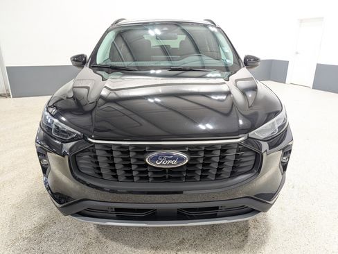 Used 2025 Ford Escape Platinum image 8