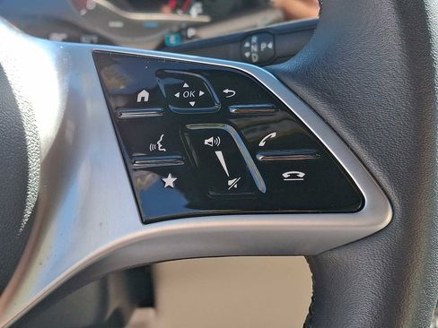 Used 2025 Mercedes-Benz GLB 250 4MATIC image 18