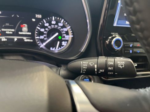 Used 2021 Toyota Highlander Limited image 20