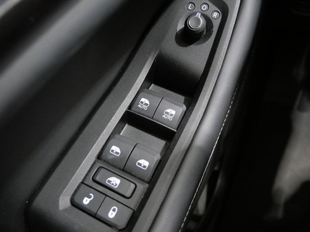 Used 2022 Jeep Grand Cherokee L Laredo w/ Luxury Tech Group I AWD/4WD image 14