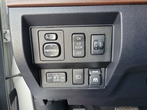 Used 2018 Toyota Tundra Limited image 20