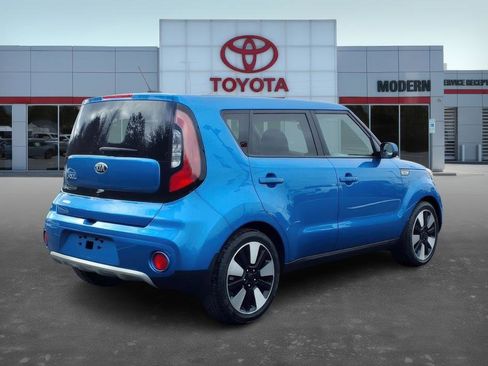 Used 2018 Kia Soul + image 6