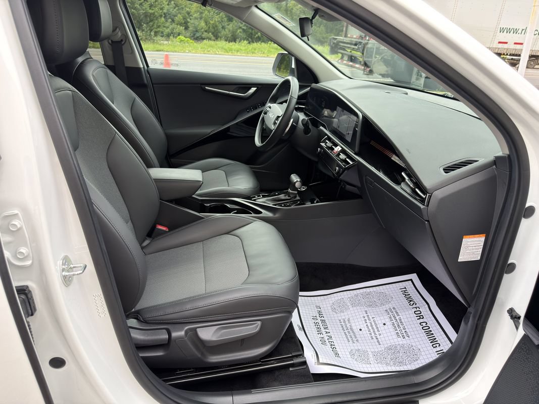 Used 2023 Kia Niro EX FWD image 33