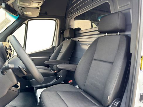 Used 2023 Mercedes-Benz Sprinter 2500 image 27