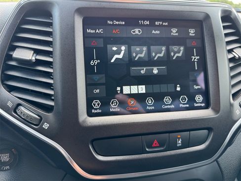 Used 2022 Jeep Cherokee Trailhawk w/ Comfort/Convenience Group image 32