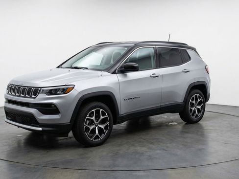 Used 2025 Jeep Compass Limited AWD/4WD image 3