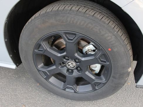 Certified 2025 Toyota Sienna XLE Woodland Edition AWD/4WD image 67