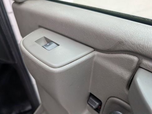 Used 2016 GMC Savana 3500 image 30