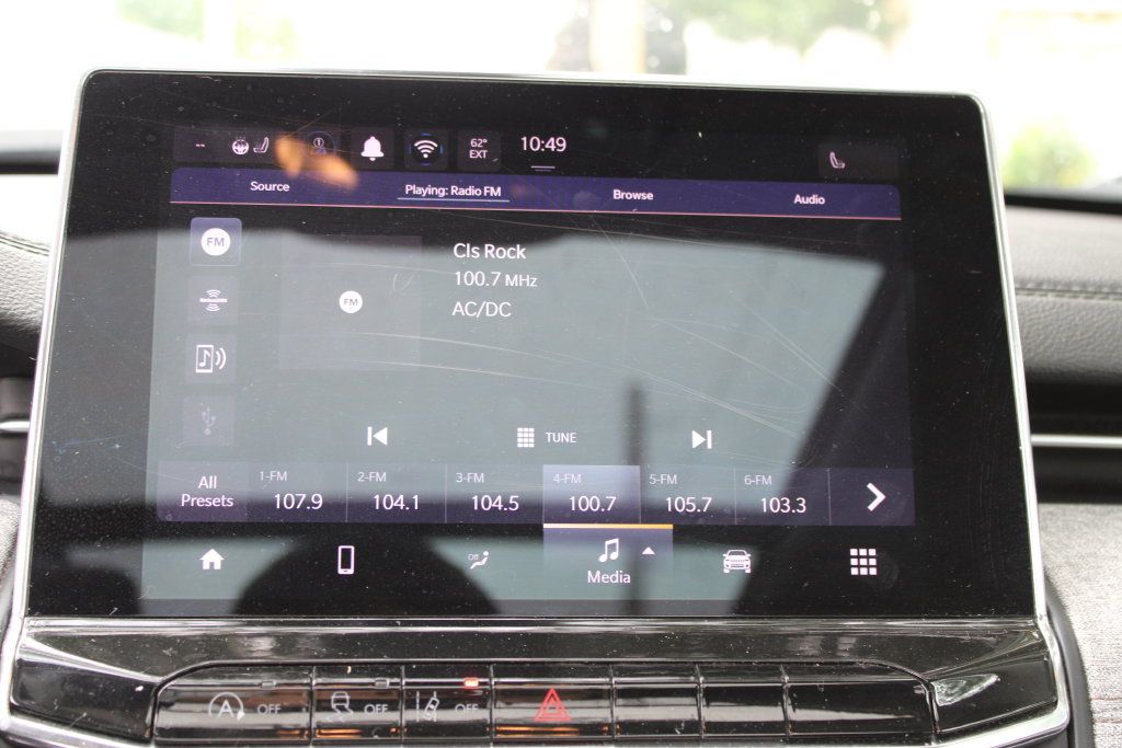 Used 2022 Jeep Compass Latitude w/ Sun and Sound Group AWD/4WD image 16
