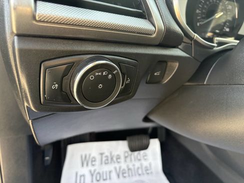 Used 2017 Ford Fusion SE w/ Fusion SE Technology Package FWD image 29