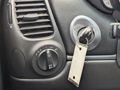 Used 2002 Porsche 911 Carrera image 25