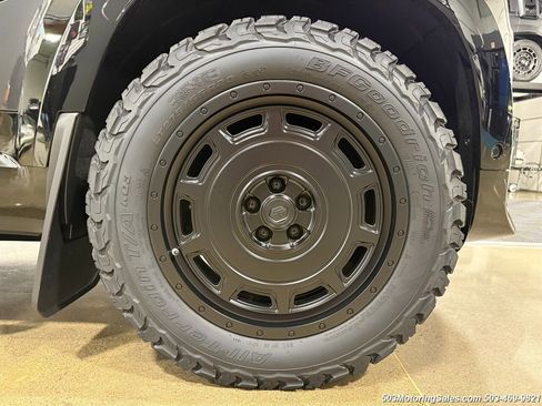 Used 2024 Land Rover Defender 90 V8 image 33