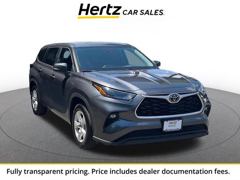 Used 2025 Toyota Highlander LE FWD image 1
