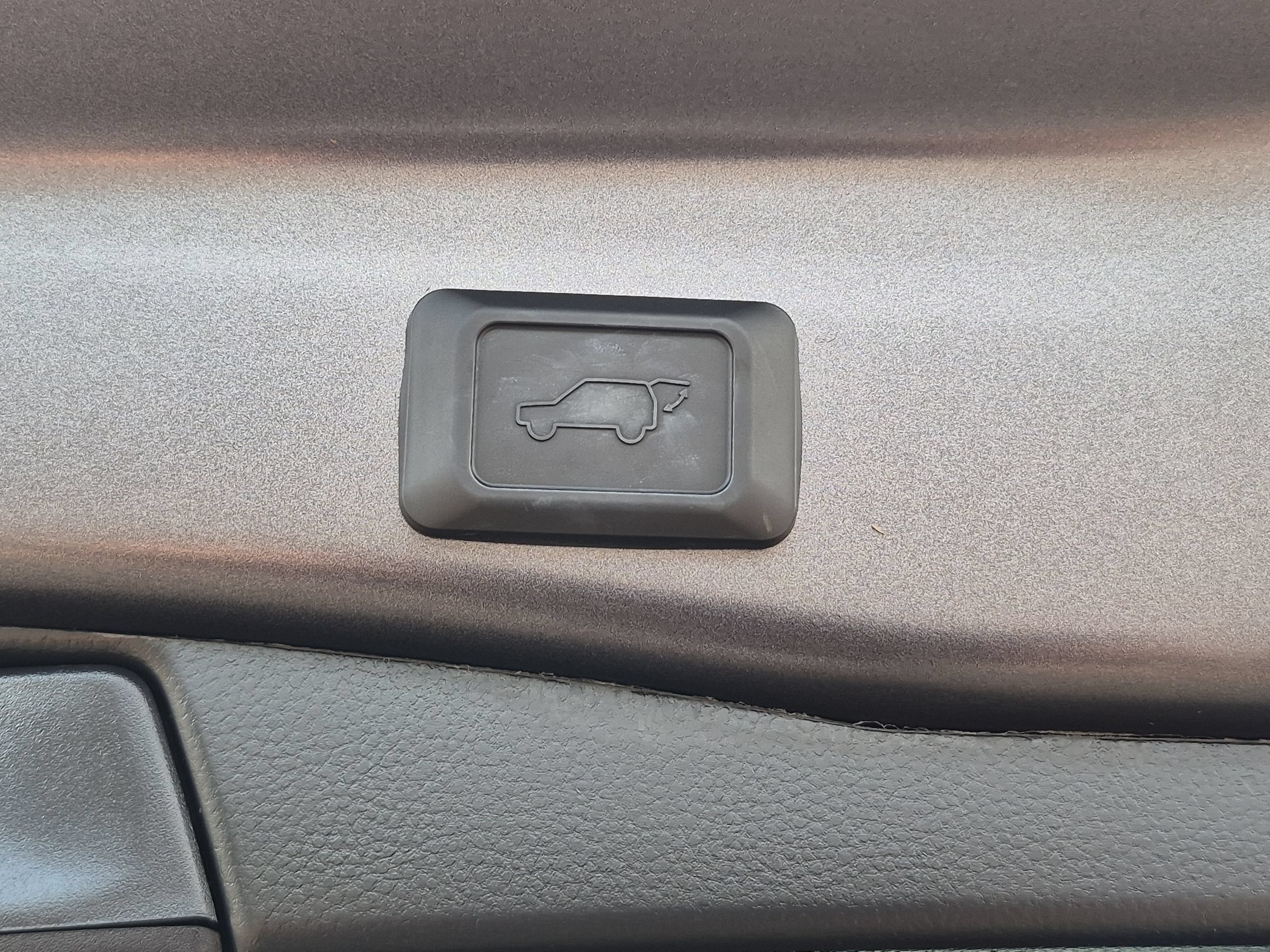 Used 2023 Toyota RAV4 XLE Premium FWD image 24